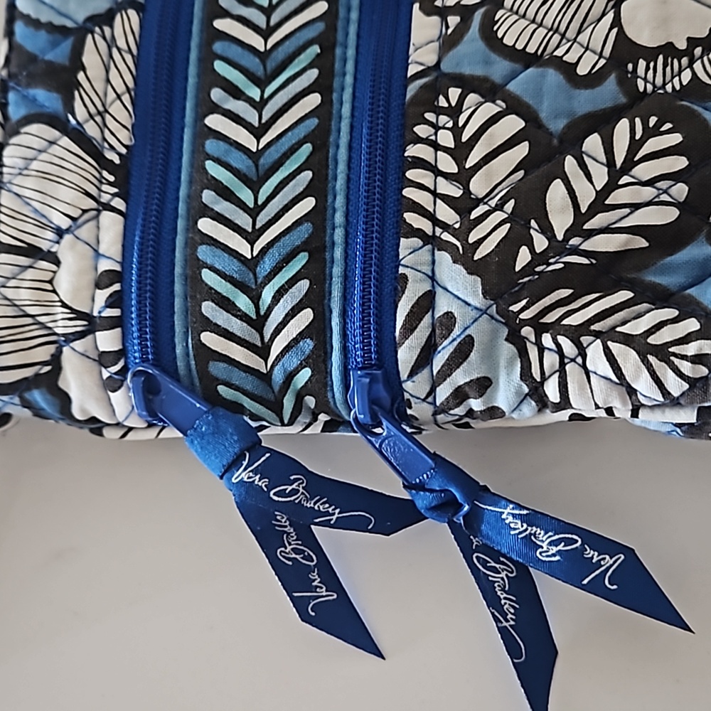 Vera Bradley | Blue flower crossbody bag - Picture 5 of 11